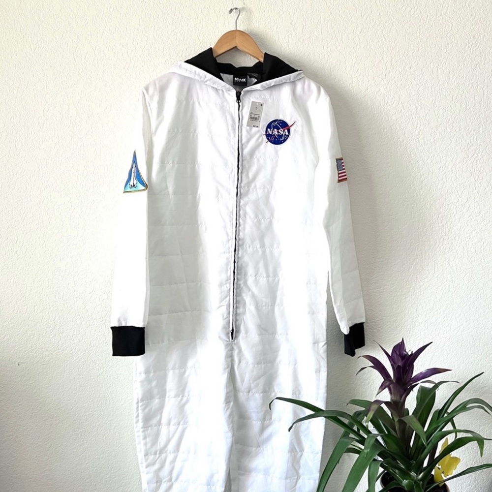 NEW - NASA ASTRONAUT Halloween Costume Adult S Small.  TARGET